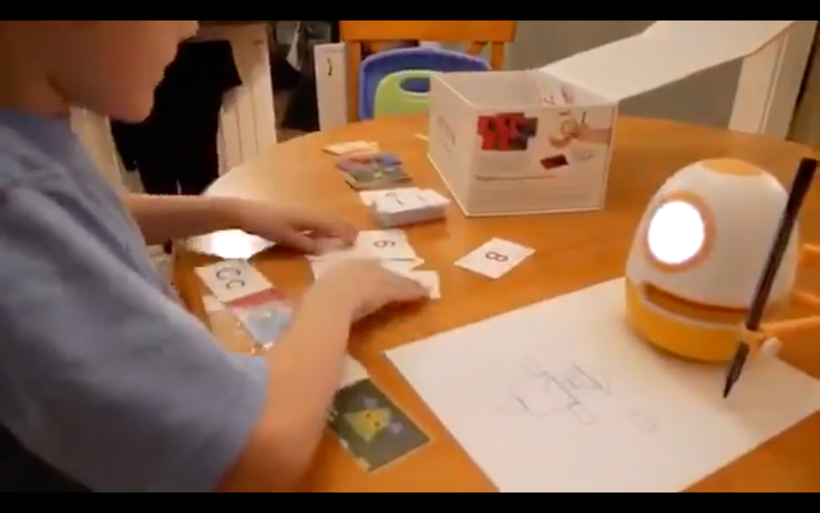 Hey friends! WEDRAW is going to send benefits for all. Choose an educational drawing robot for kids!